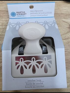 Martha Stewart Crochet Loop Deep Edge Punch in Cream and White NIB